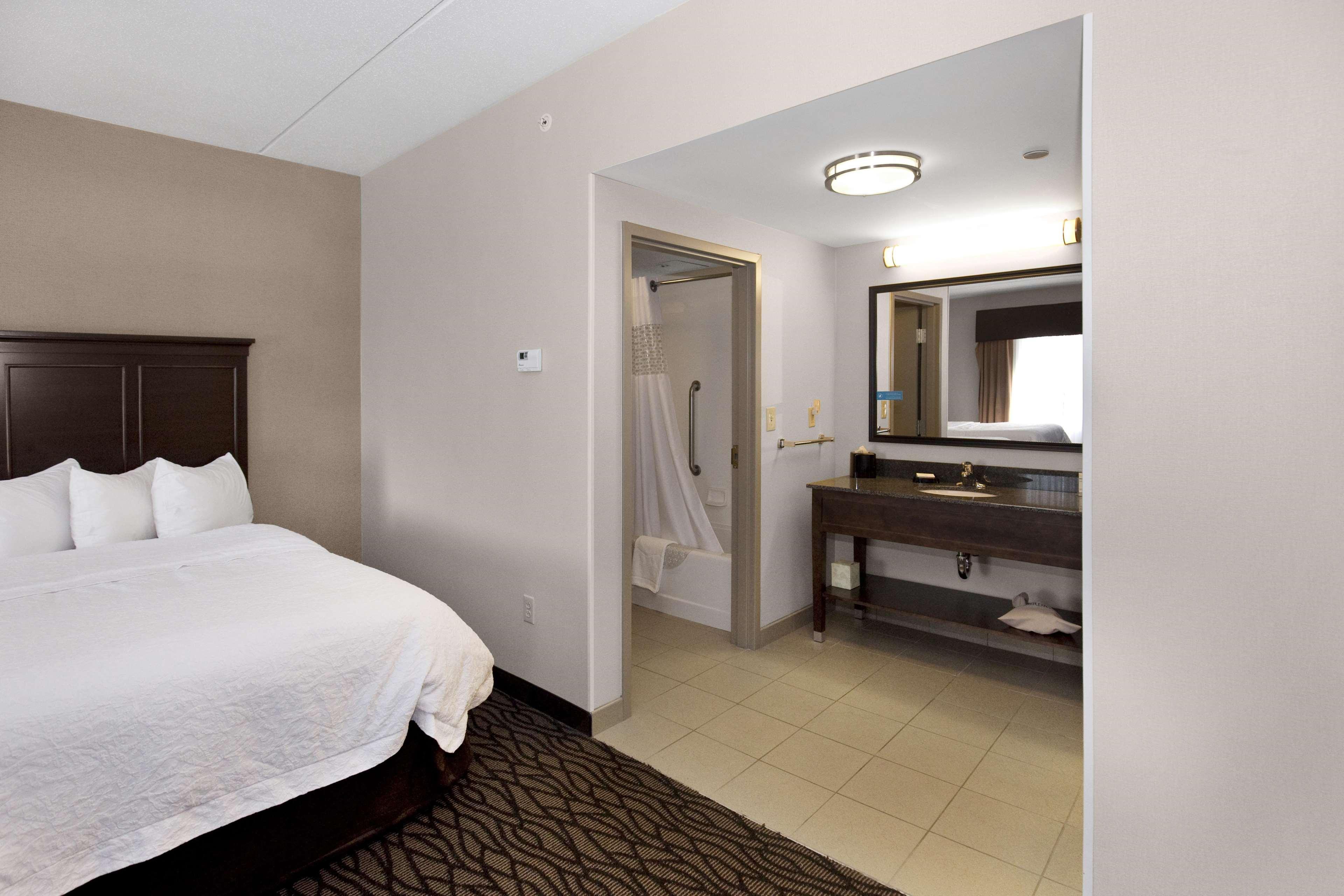 Hampton Inn Батлер Экстерьер фото