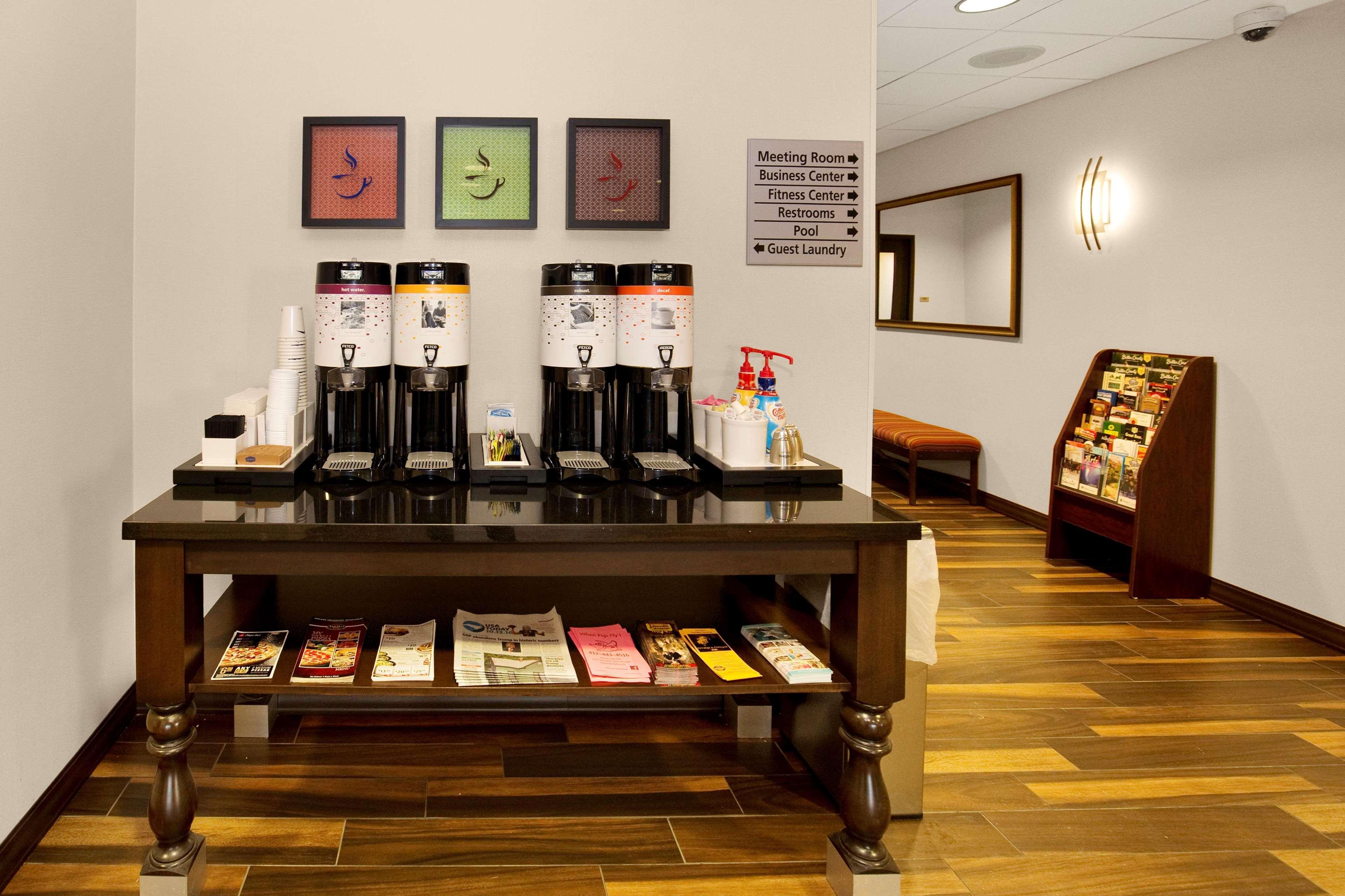 Hampton Inn Батлер Экстерьер фото