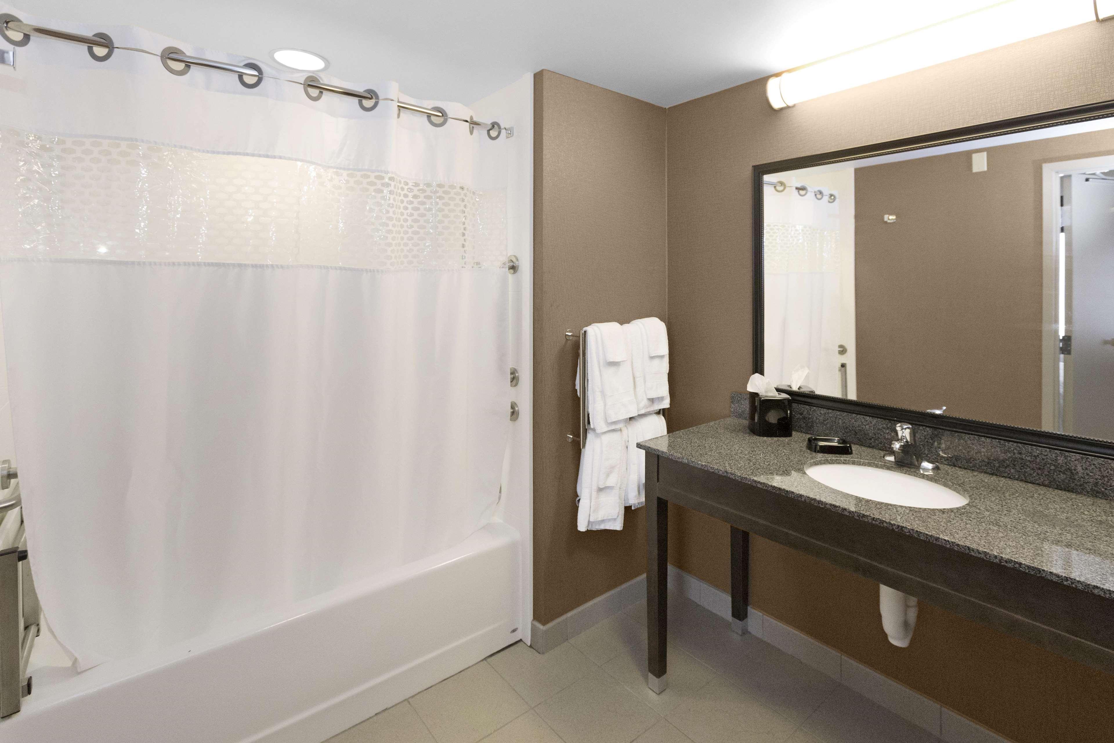 Hampton Inn Батлер Экстерьер фото