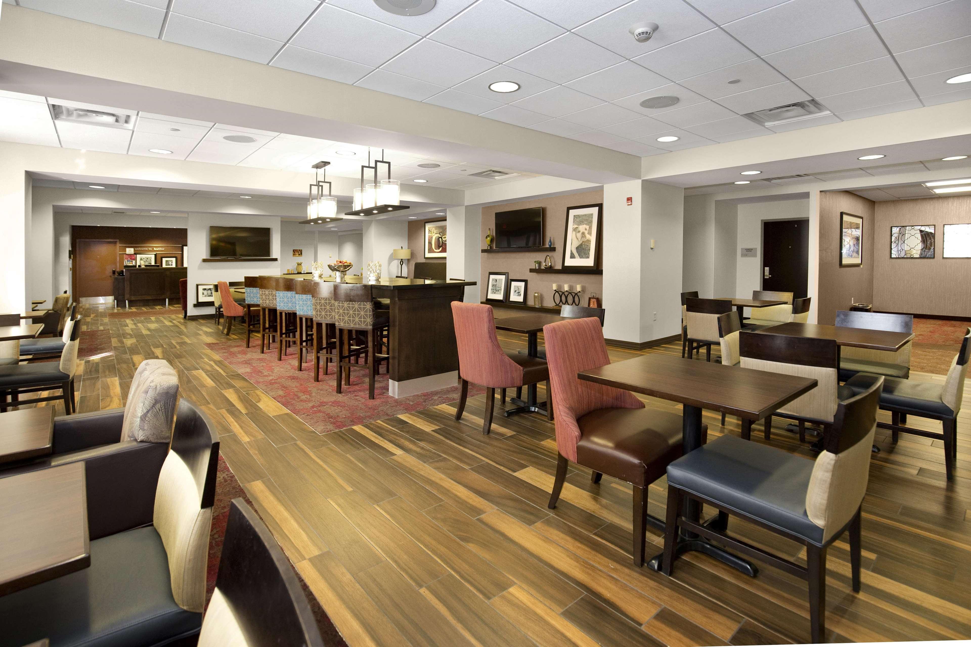 Hampton Inn Батлер Экстерьер фото