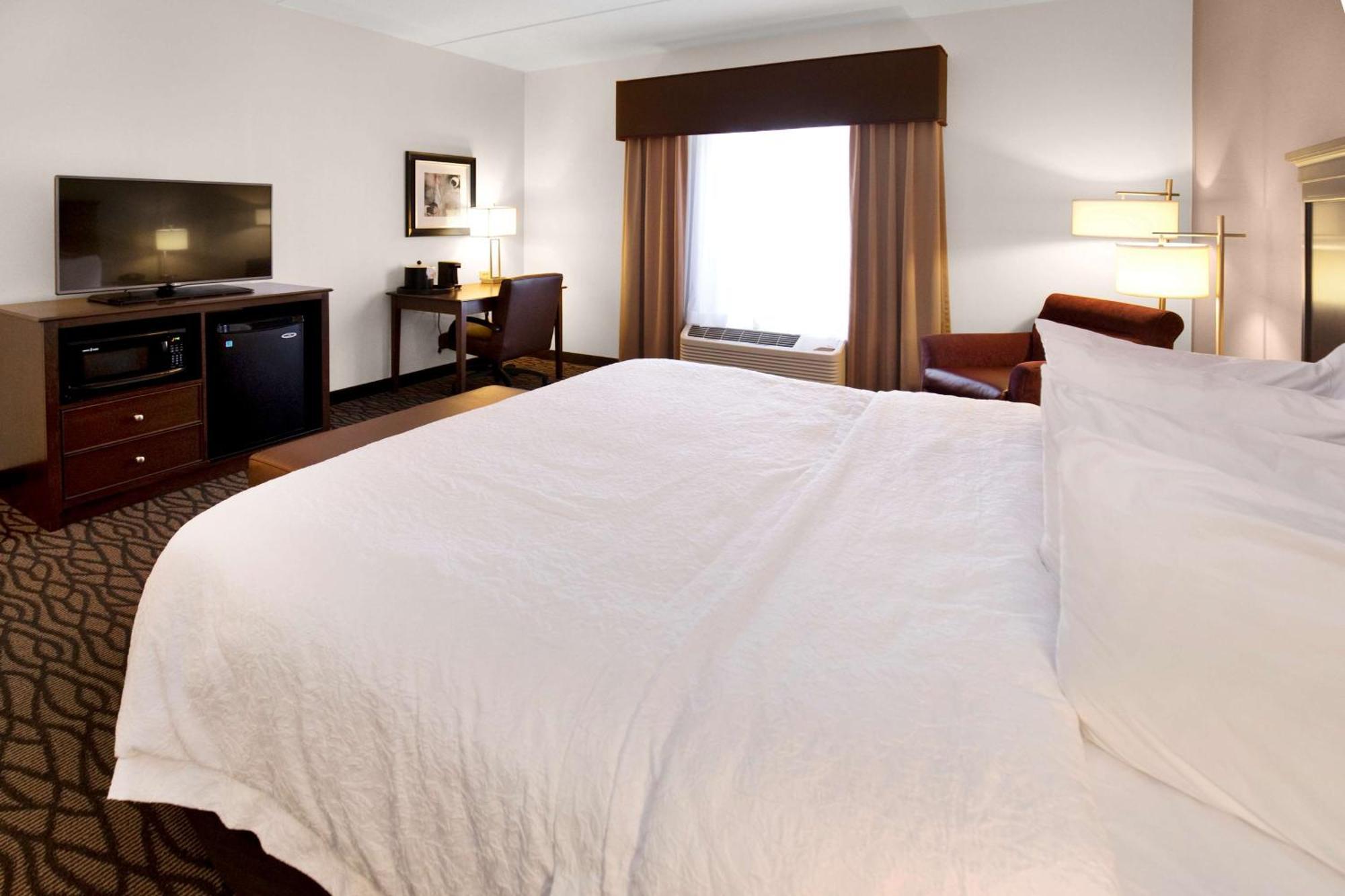 Hampton Inn Батлер Экстерьер фото