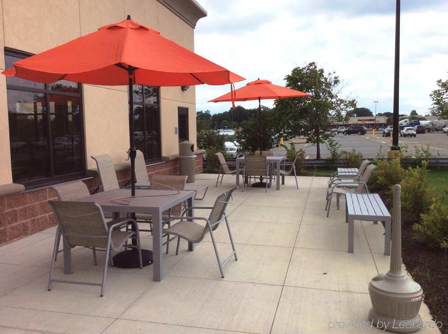 Hampton Inn Батлер Экстерьер фото